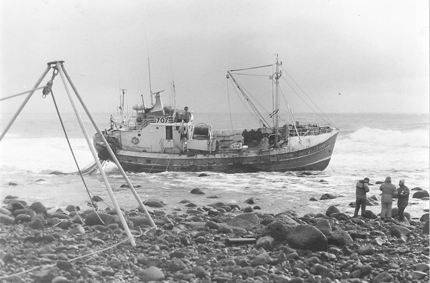  Ófeigur III strandaði við vitann árið 1988